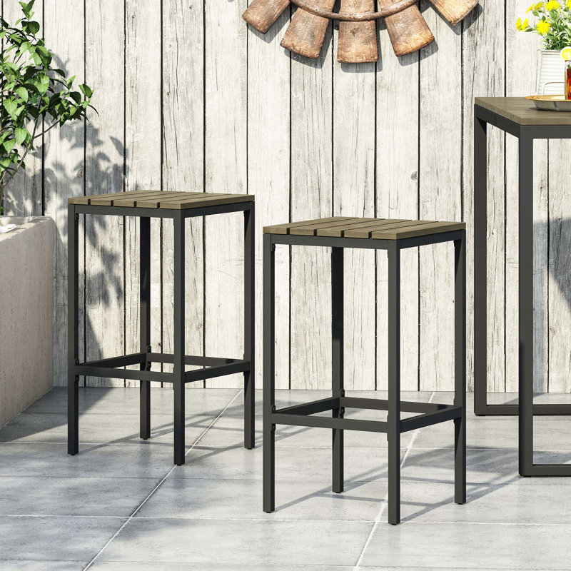 Ensemble de tabourets de bar d'extérieur industriels avec dessus en bois d'acacia, Gris