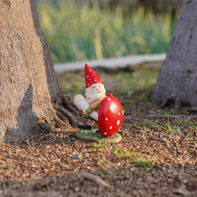 Statue de jardin champignon extérieur - gnome de jardin en résine tirant des champignons lueur dans le noir fée décorations de gnomes de jardin pour patio de jardin pelouse statue de gnome 3,5 * 2,3 * 4,4 po