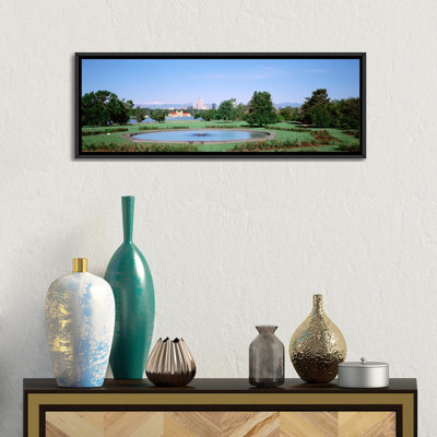 «Garden in City Park with Denver and Mount Evans Denver, Colorado», reproduction de photo sur toile