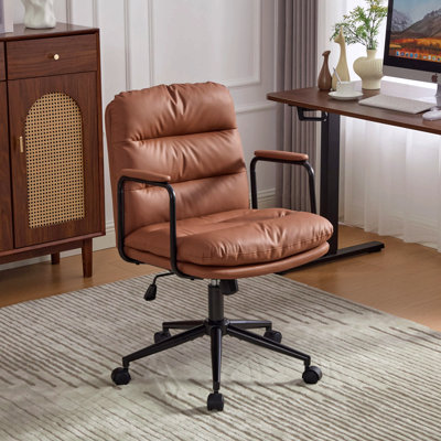 Chaise de bureau pivotante en cuir synthétique brun avec accoudoirs
