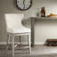 Élégant tabouret de comptoir pivotant avec un design à oreilles et des pieds en bois gris récupéré, parfait pour les salles à manger modernes.