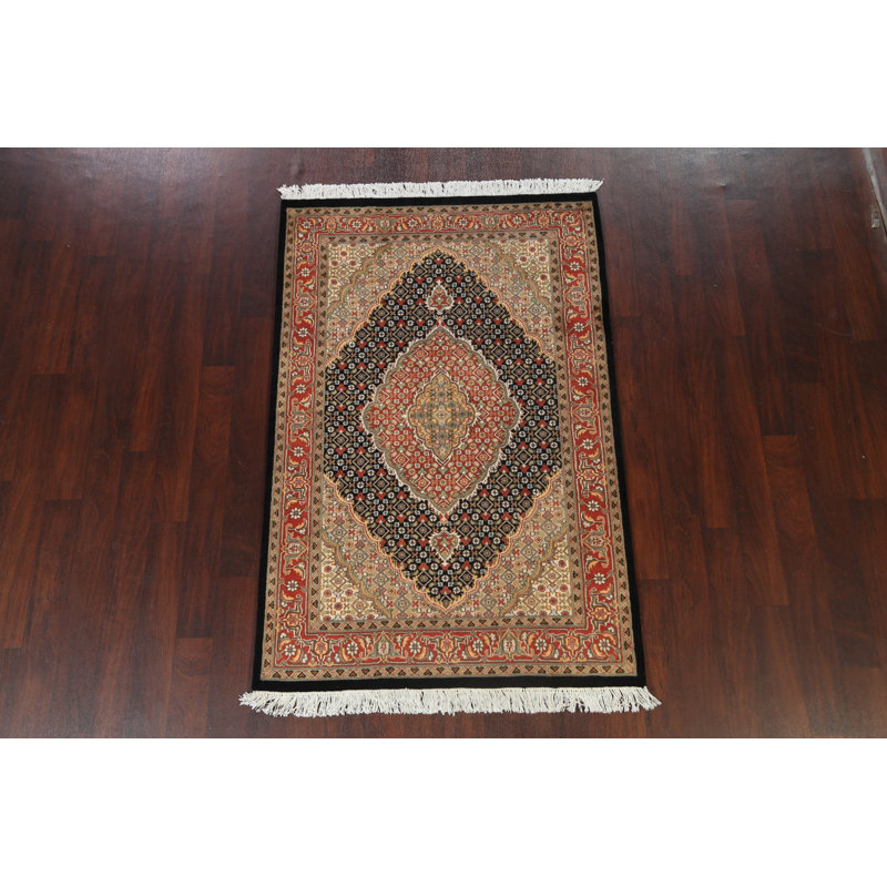 Tapis noué à la main unique en son genre