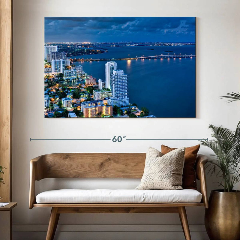 Nicci Miami Beach la nuit, H 34 po x l 51 po