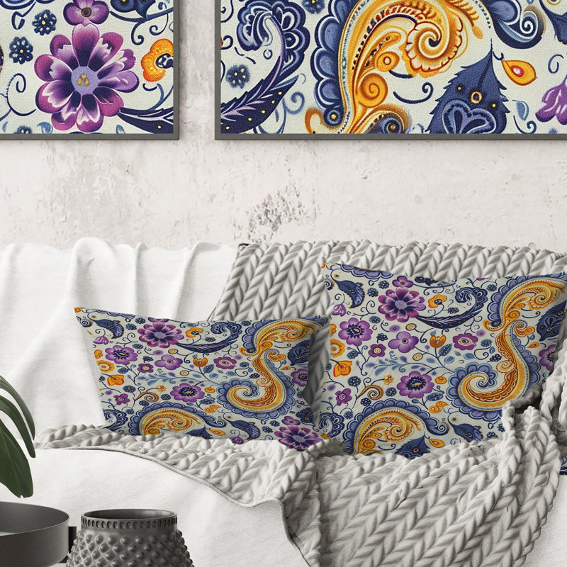 Coussin jaune et mauve rétro Paisley Dreams, 16" x 16"
