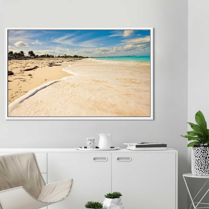 «Walking At High Tide», reproduction de photo, H 27,5 po x l 43,5 po x P 2 po, Cadre flottant blanc