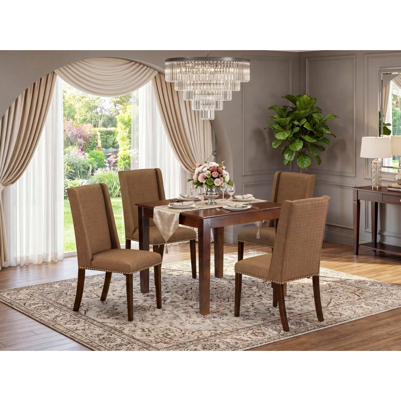 L'ensemble de table de salle à manger 5 pièces pour 4 personnes comprend une table de cuisine carrée et 4 chaises de salle à manger Parson en tissu brun, acajou