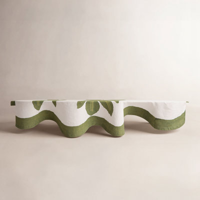 Debarata Red/Green/White Tablecloth - Round