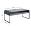 Table basse moderne de style industriel avec structure ouverte en métal noir avec tablette ouverte et rebords courbés
