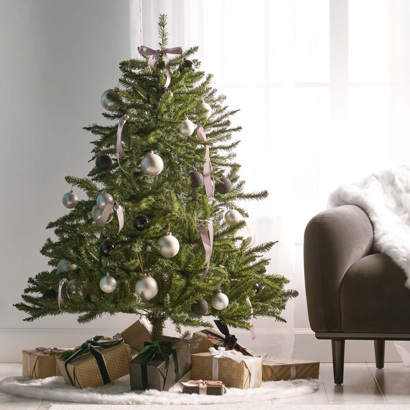 4.5Ft Norway Hinged Tree 663 Tips