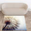 Tapis chic et contemporain à poils doux avec motif abstrait, idéal pour ajouter un intérêt visuel à votre espace