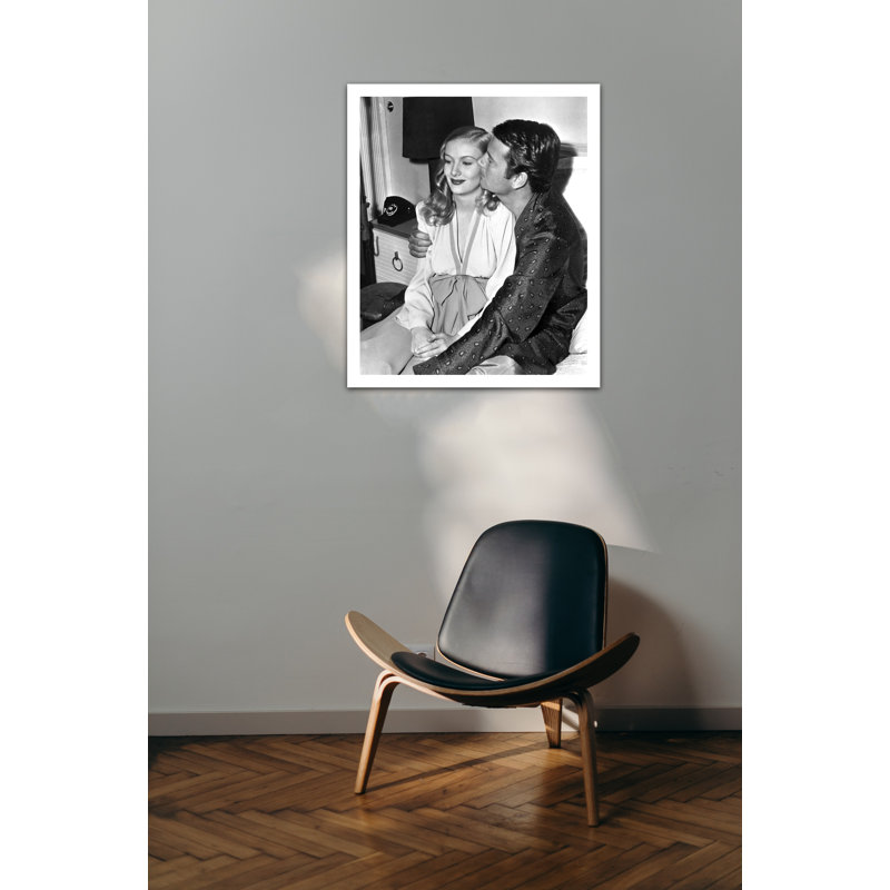 Joel Mccrea embrassant le lac Veronica - photographie non encadrée, H 24 po x l 20 po