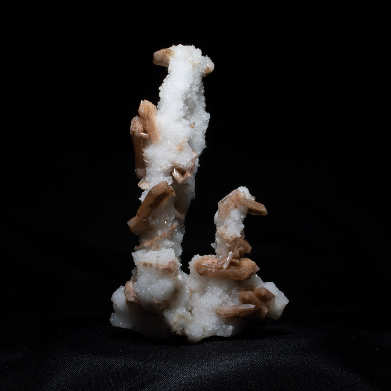 Hautes stalactites à quartz avec stilbite