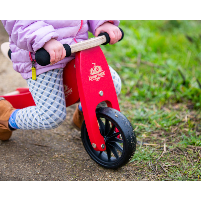 Ensemble de jouets pour enfants Kinderfeets avec casque réglable et vélo d'équilibre Tiny Tot, Rouge