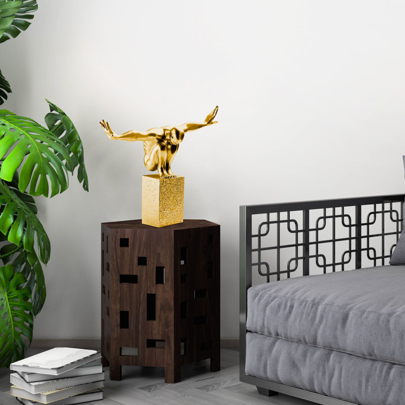 Chessica Bust, Gold