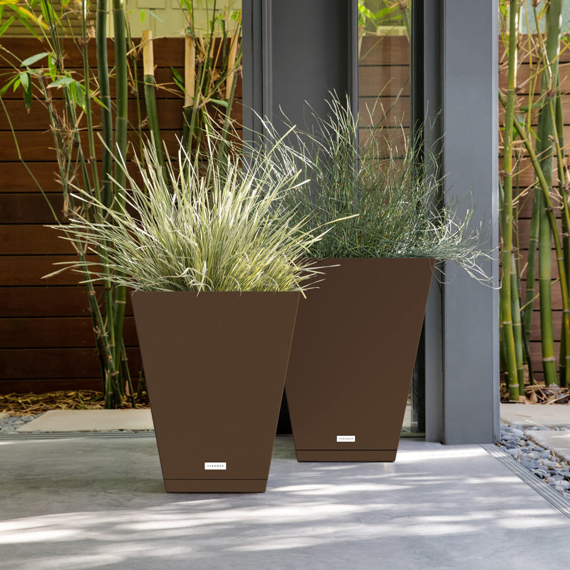 Grand pot à fleurs en plastique pour l'intérieur ou l'extérieur, Espresso