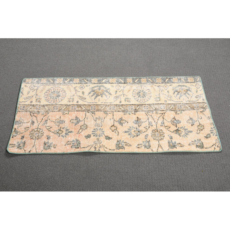 Antique Anatolian Turkish Small Rug in Beige - Versatile Wool Carpet for Entryway and Decor