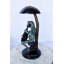 Statue de grenouille jouant du violoncelle sous le champignon - Taille: L 10 po x l 10 po x H 24 po.