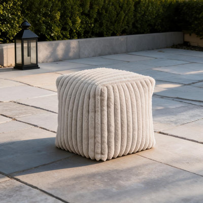Pouf carré de 40 cm (16 pouces) avec repose-pieds et pouf de 2,3 kg (voir photo). Poids : 2,3 kg.