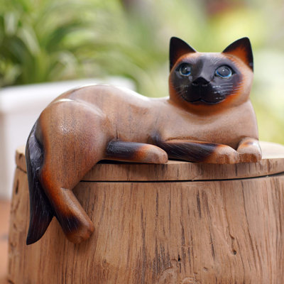 Figurines & Sculptures