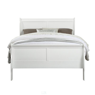 Lit-bateau simple Louis Philippe, courbes gracieuses et pied de lit à profil bas pour chambres élégantes