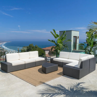 Mobilier modulaire d'extérieur - pour le patio et le jardin. Comprend 2 fauteuils avec accoudoir à droite, 1 fauteuil d'angle sans accoudoirs et 1 table basse. Coussins à eau. Fabriqué en fer. Pas d'assemblage pour une détente parfaite.