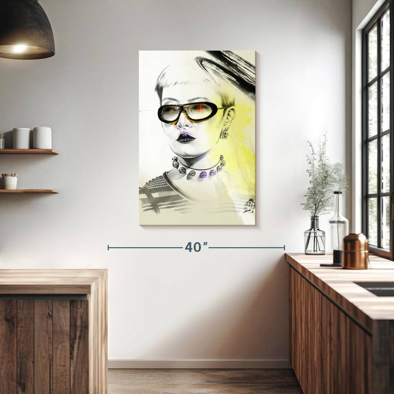 Femme Leisha avec des lunettes, H 39 po x l 26 po