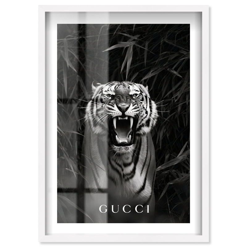 «Roaring Tiger Shadowbox» par Notoriart, H 16 po x l 11 po, Blanc