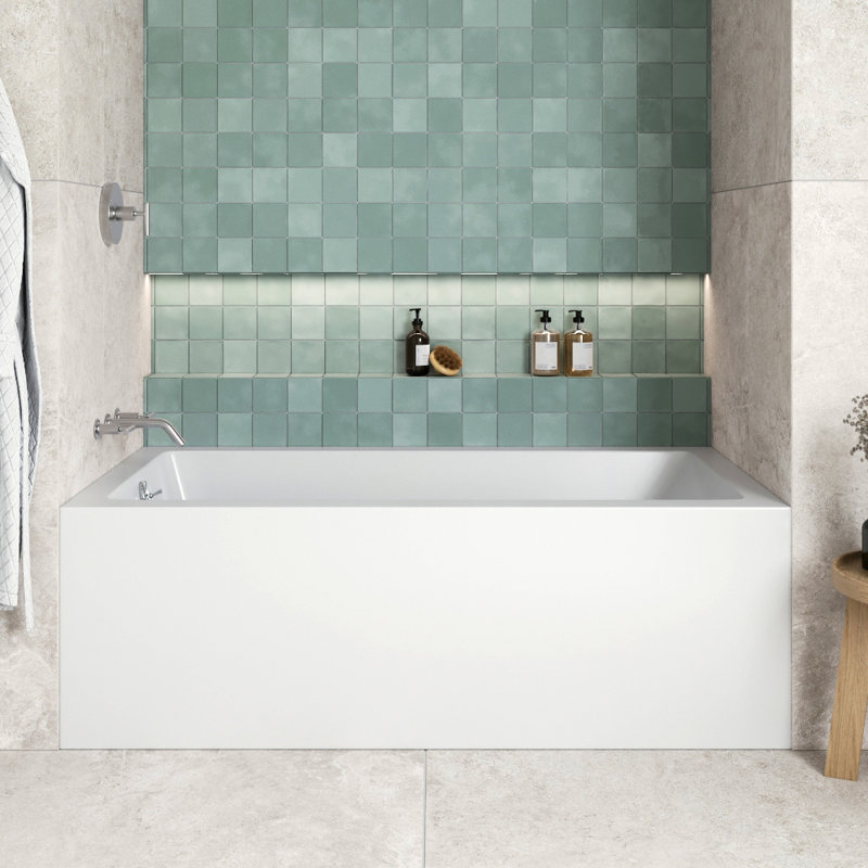 Baignoire en alcôve en acrylique blanc brillant avec drain extérieur 66 po x 34 po Streamline, Polished Chrome