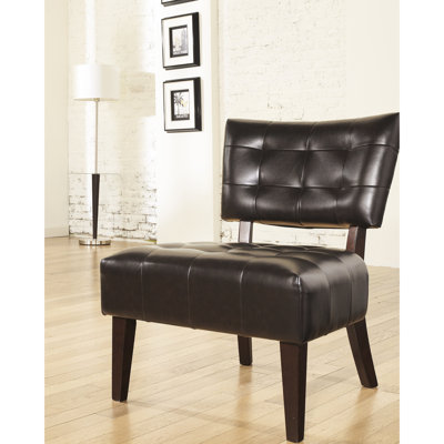 Très grande chaise en similicuir brun avec dossier et siège décoratif