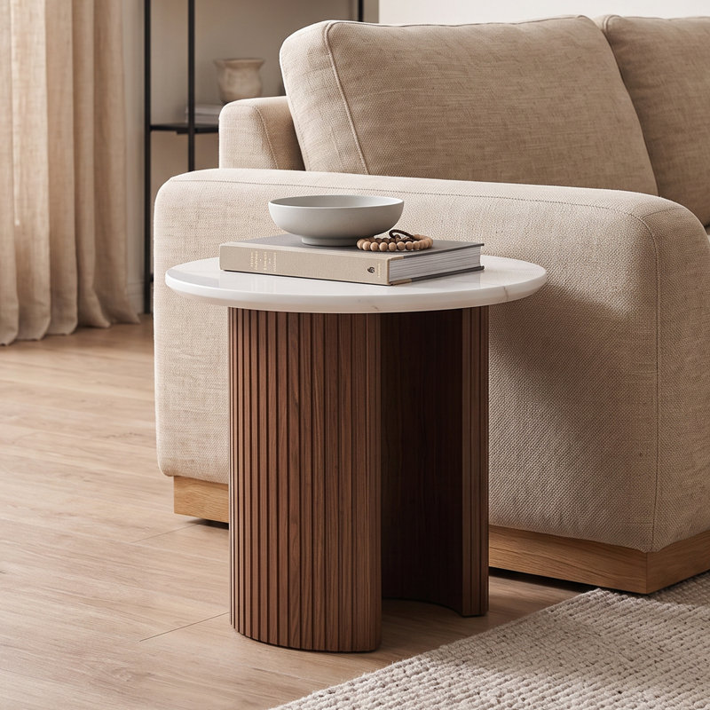 Table de bout ronde contemporaine en marbre avec base piédestal cannelée