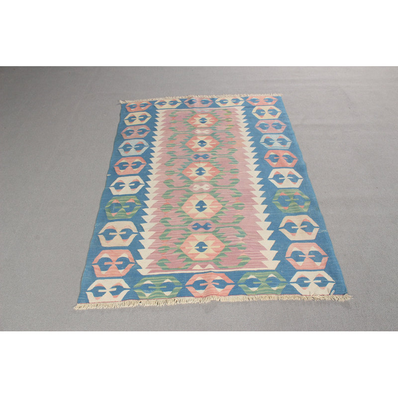 Kilim turc bleu tissé à la main avec des motifs géométriques parfaits pour la cuisine ou le vestibule