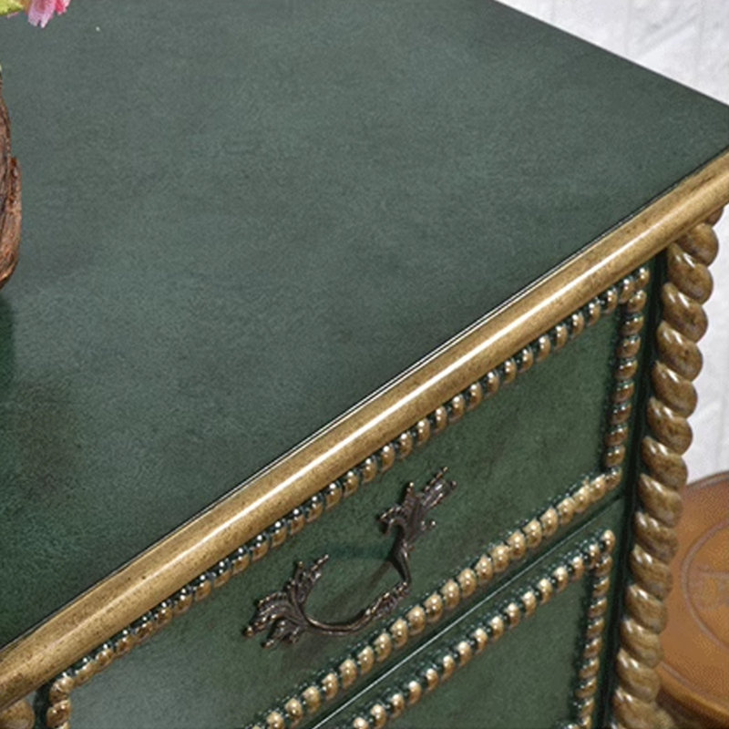 Avika Accent Chest