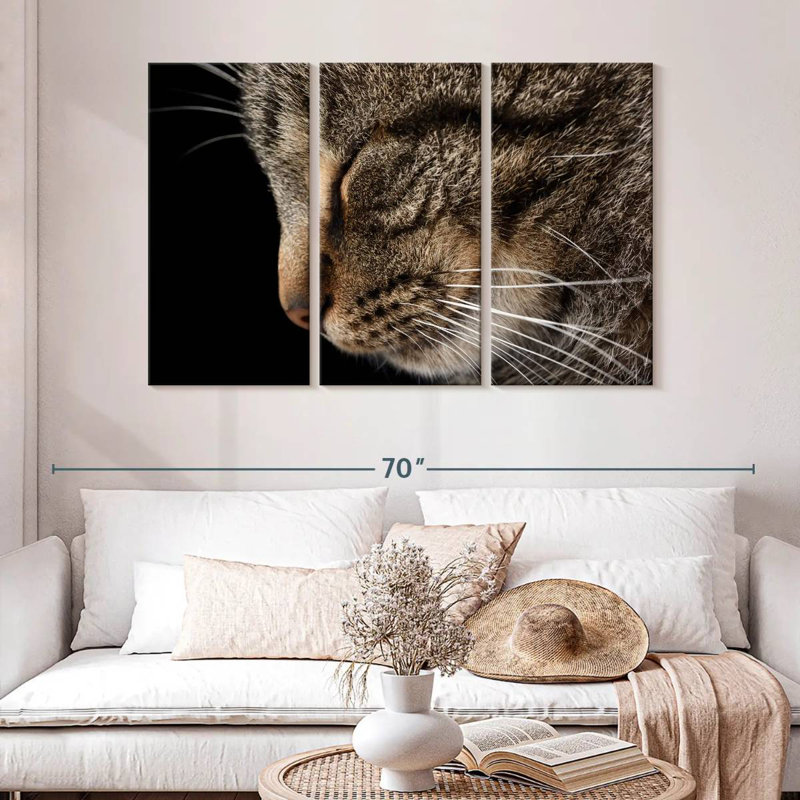 Chat tigré endormi, H 32 po x l 50 po