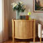 Table de bout rotative moderne avec rotin et rangement caché