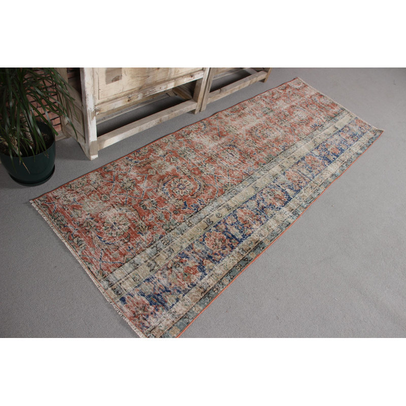 Tapis rouge rétro avec motifs géométriques, rouge, idéal pour les couloirs et composé de laine