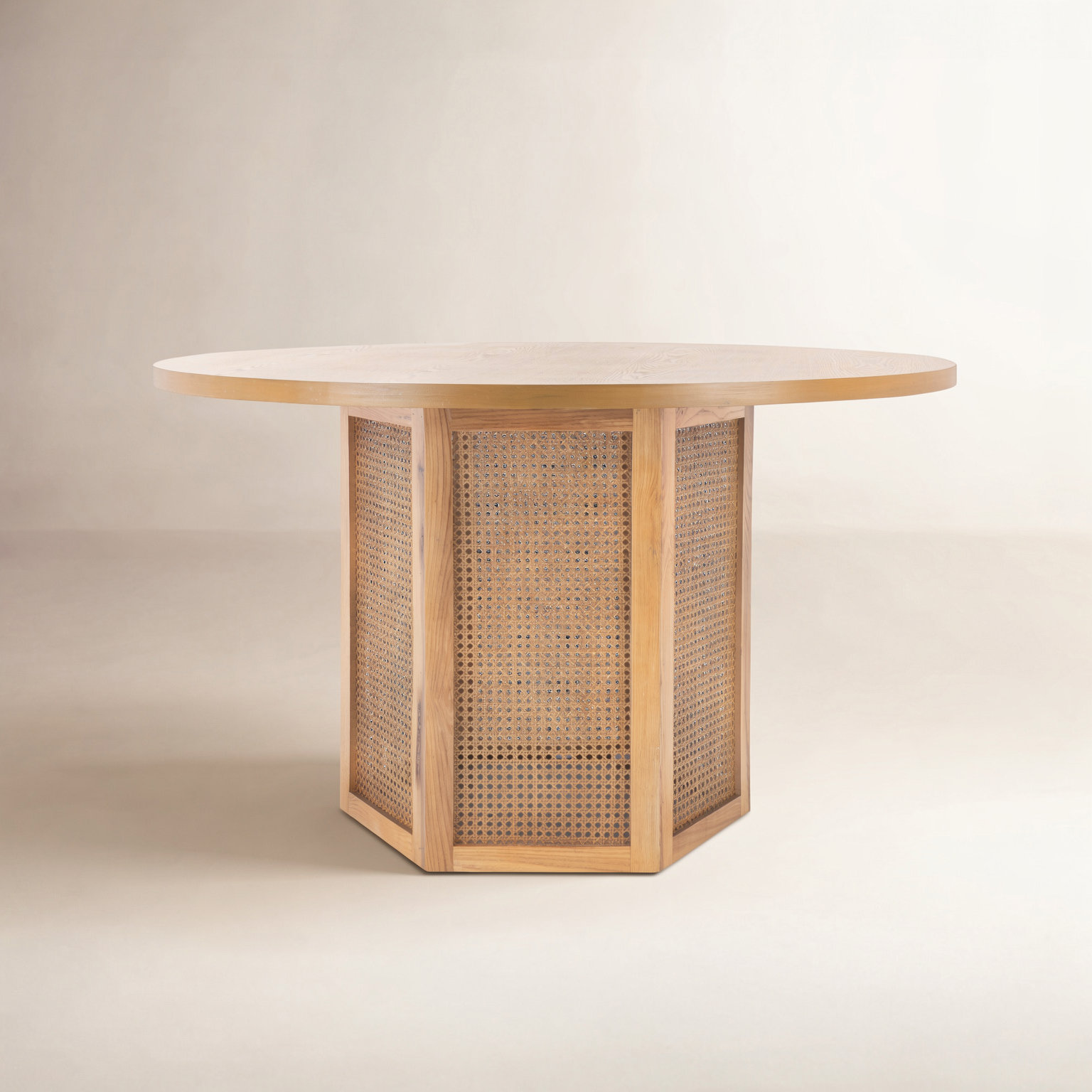 Pacetti 47.3'' Round Dining Table, White/Natural, Natural
