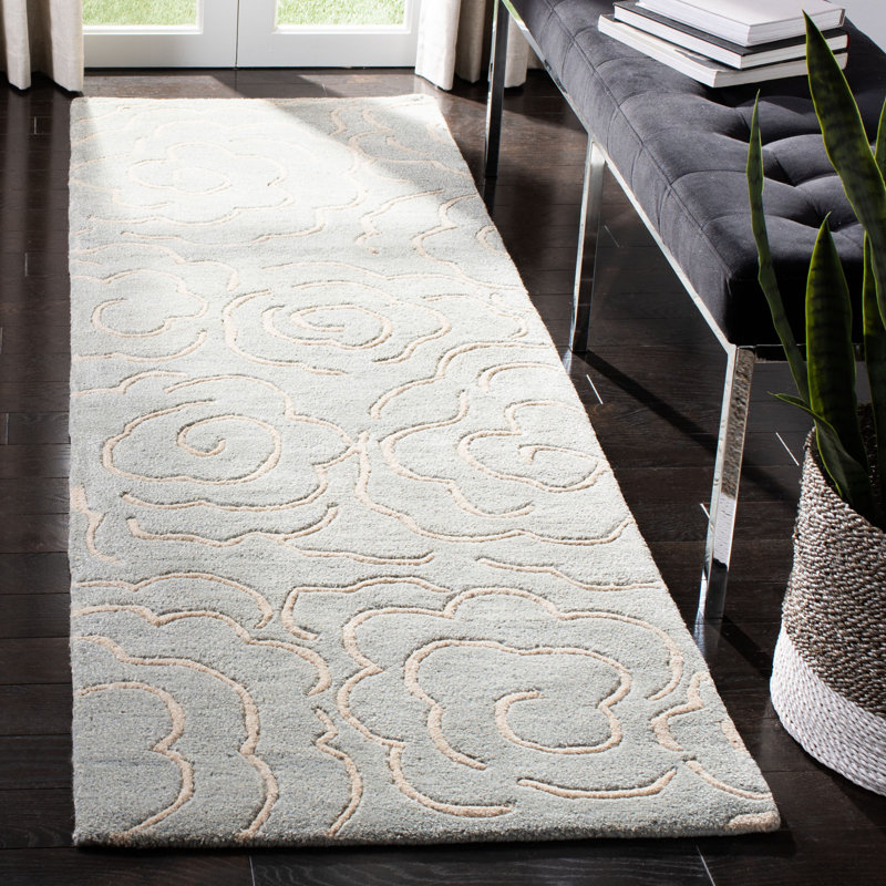 Tapis bleu clair touffeté à la main à motif floral McGreghor, Tapis de couloir 2 pi 6 po x 8 pi