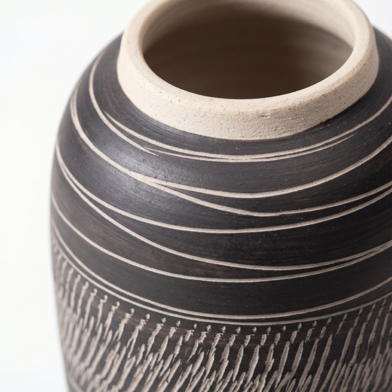 Grand vase brun foncé en céramique texturé sculpté à la main 13,7 pouces