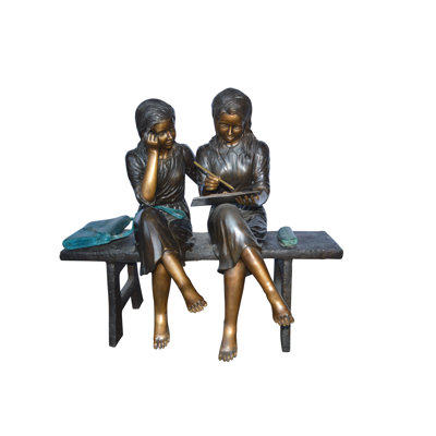 Statue en bronze de deux écolières assises sur un banc - Taille: L 45 po x l 24 po x H 41 po.