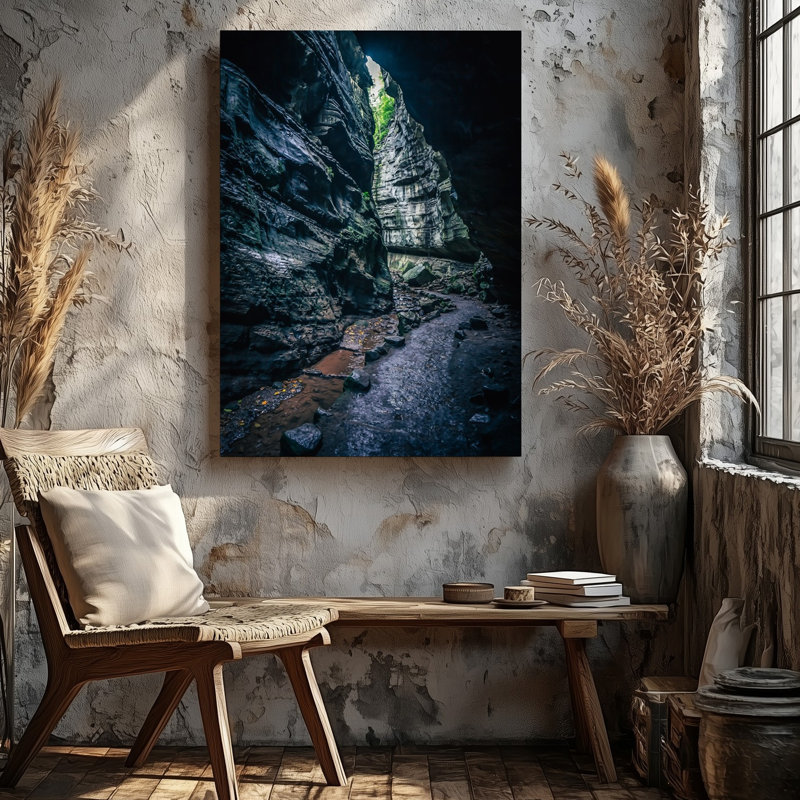 Toile, "Mysterious Cave Interior Illuminated" par lumière diffuse, art mural filtrant à travers une ouverture au-dessus d'une pièce