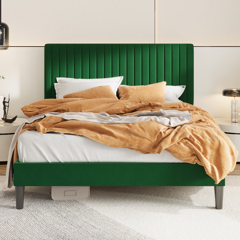 Lit plateforme tapissier en velours avec tête de lit capitonnée verticale ajustable, Grand, Vert