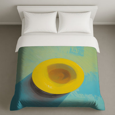 Chapeau jaune sur housses de couette