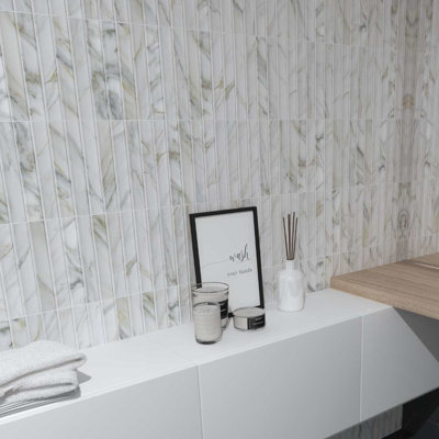 Carreau de mur cannelé mat en porcelaine 4,5 po x 9 po Lyrical