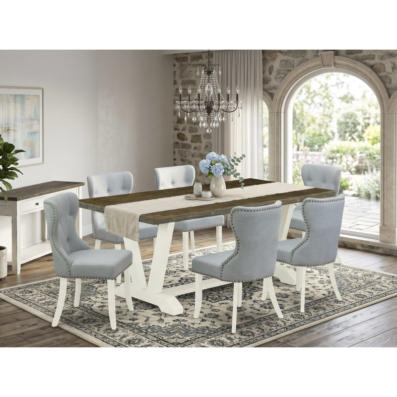 Cet ensemble de salle à manger 7 pièces comprend une table rectangulaire Jacobean patinée et 6 chaises de cuisine en lin bleu bébé avec dossier capitonné - Lin brossé blanc