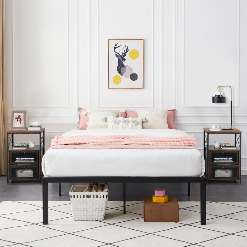 Ensemble de chambre avec lit plateforme et table de chevet en métal 3 pièces Blinni, Brun, Grand