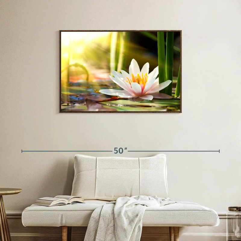 Nénuphar ensoleillé, 37 po x 25 po, Cadre flottant noyer