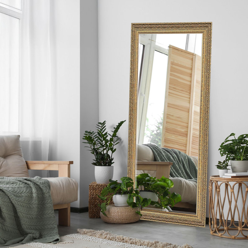 Miroir biseauté orné, 38 po x 80 po