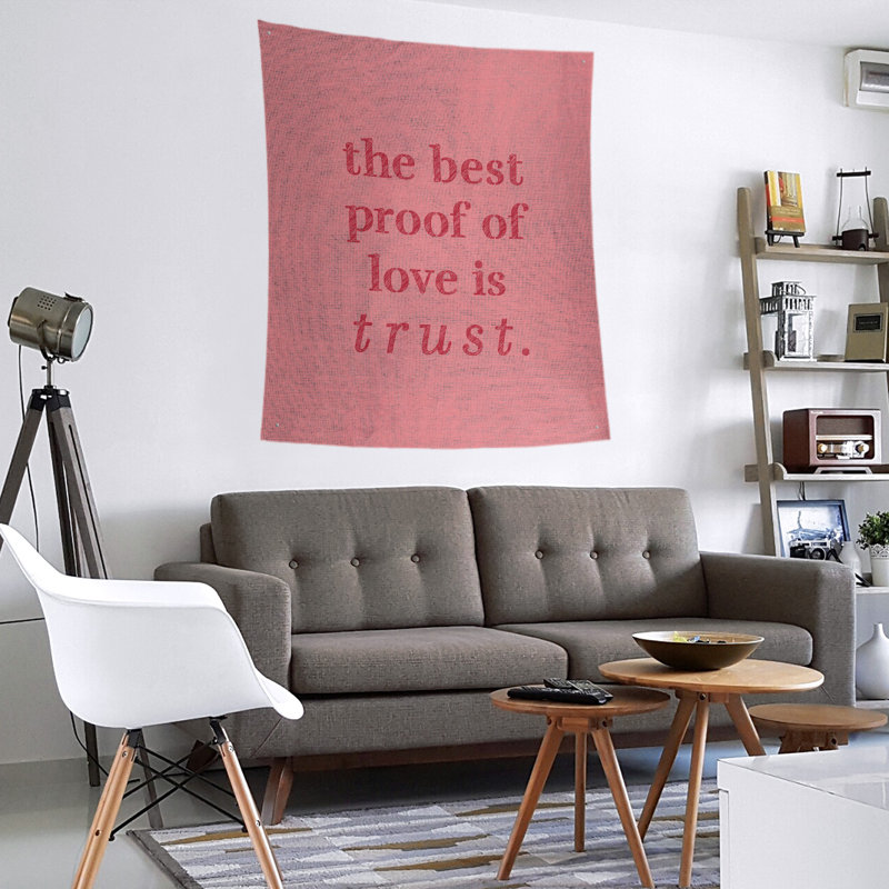 Tapisserie en polyester et citation manuscrite en polyester, H 80 po x l 68 po, Rouge