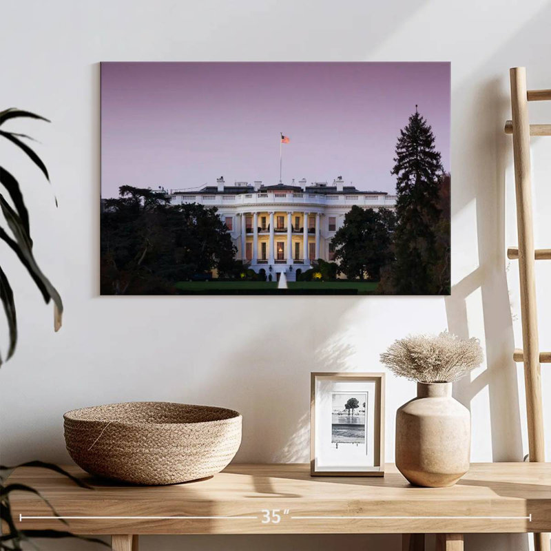 Maison blanche au crépuscule, H 16 po x l 24 po