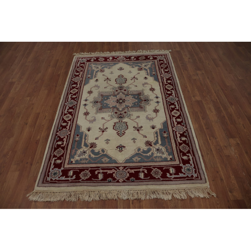Tapis oriental riche ivoire et rouge avec motif classique 4 x 6